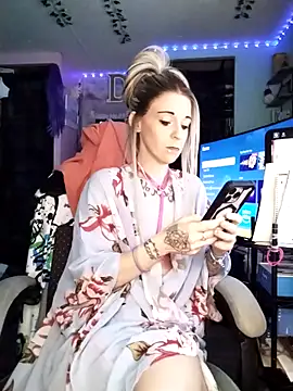 Purple2StayThnxx online show from 02.22.26