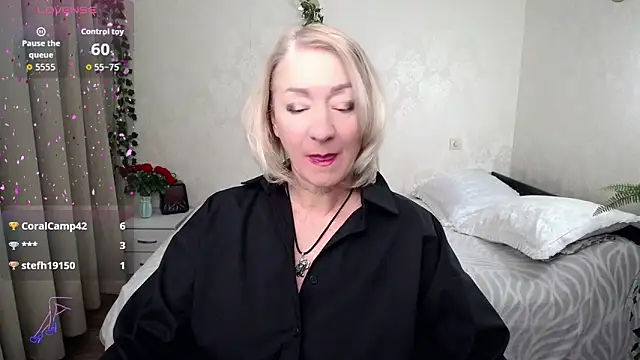 hunters woman online show from 11.23.25