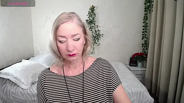 hunters woman online show from 11.29.25