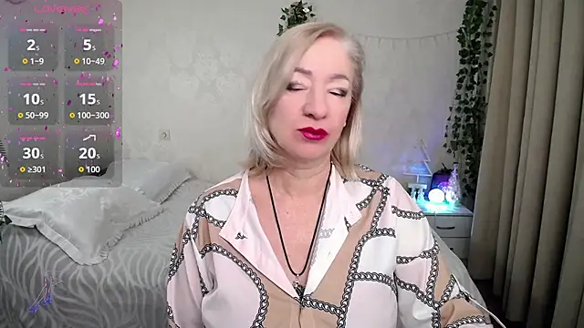 hunters woman online show from 12.15.25