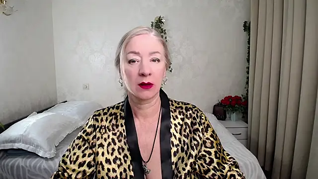 hunters woman online show from 02.09.26