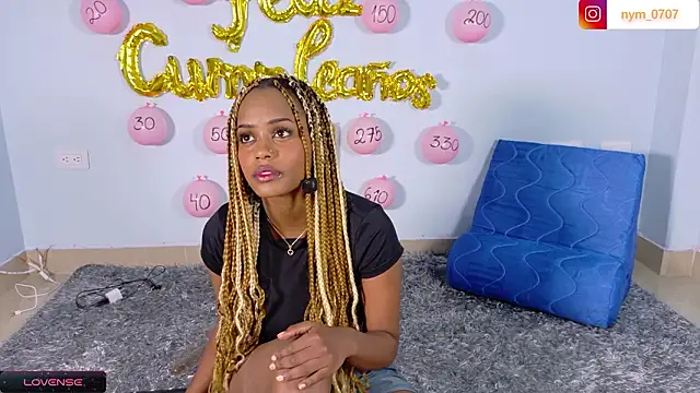 NymzieLoren online show from 01.15.26