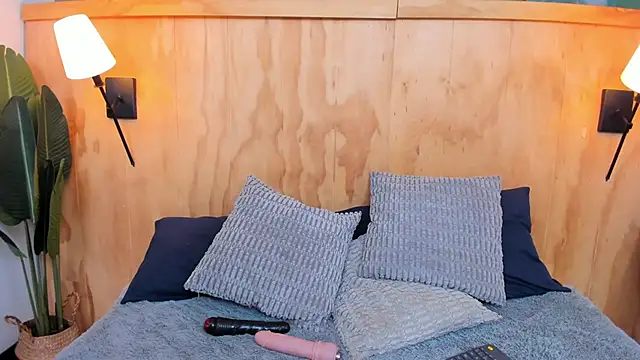 milavega  online show from 10.27.25