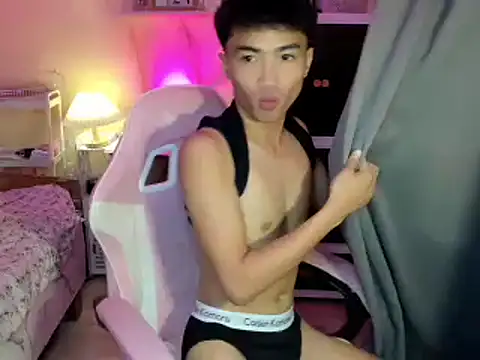 Snapshot of yourhotpinoy chatting on 10.21.25 yourhotpinoy online show from 10.21.25