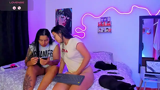 Snapshot of Dilan_and_Mia chatting on 10.09.25 Dilan and Mia online show from 10.09.25