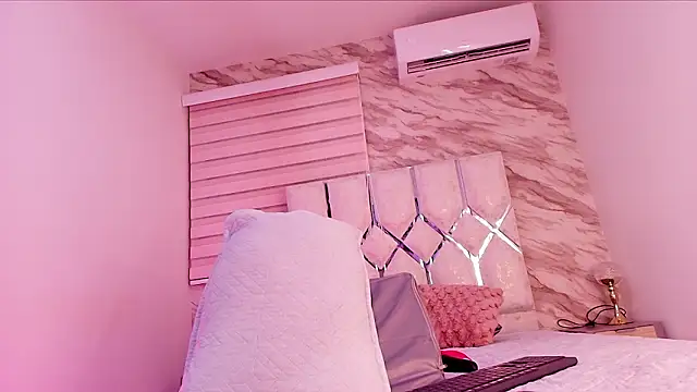 Snapshot of cataleya_ebony_ chatting on 02.14.26 cataleya ebony online show from 02.14.26