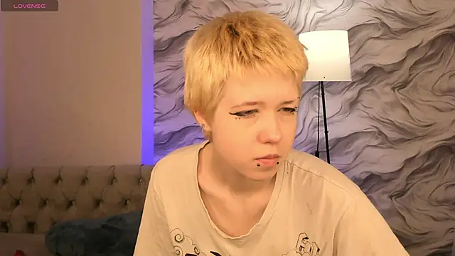 Snapshot of CarolineRichter chatting on 10.10.25 CarolineRichter online show from 10.10.25