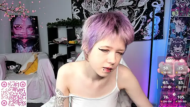 Snapshot of CarolineRichter chatting on 11.17.25 CarolineRichter online show from 11.17.25