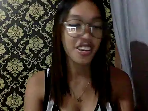Snapshot of your_wifey chatting on 09.23.25 your wifey online show from 09.23.25