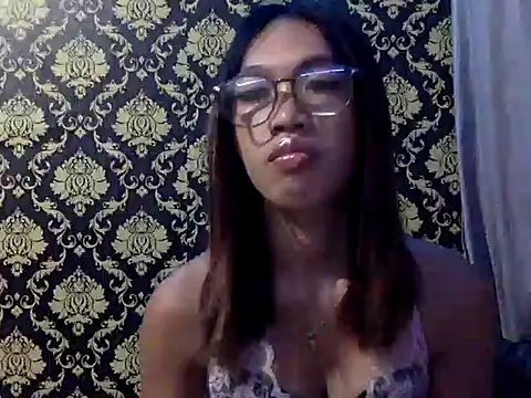 Snapshot of your_wifey chatting on 09.24.25 your wifey online show from 09.24.25