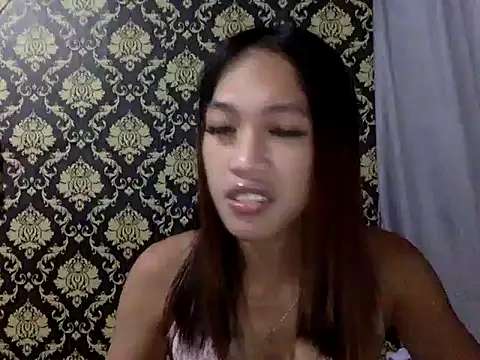Snapshot of your_wifey chatting on 10.11.25 your wifey online show from 10.11.25