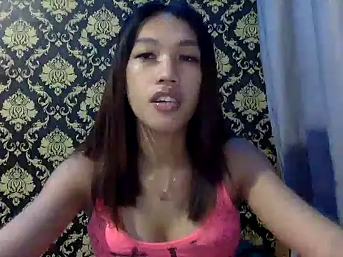 Snapshot of your_wifey chatting on 10.21.25 your wifey online show from 10.21.25