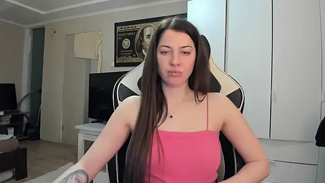 Snapshot of EmiLovsi chatting on 03.04.26 EmiLovsi online show from 03.04.26