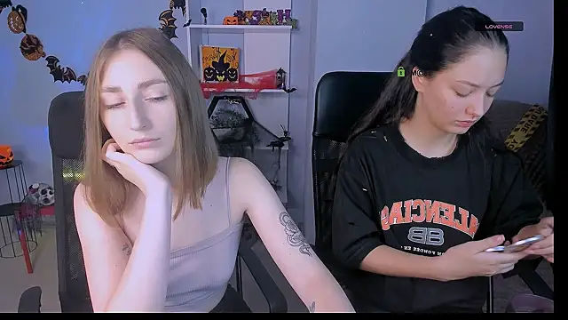 eva smiith  online show from 10.24.25