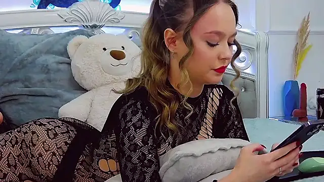 EvaMenders online show from 11.29.25