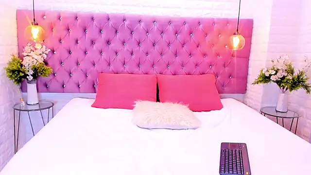 Snapshot of amber_sparkle chatting on 10.08.25 amber sparkle online show from 10.08.25