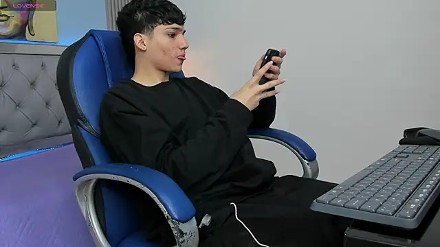 Snapshot of SamBlack_ chatting on 04.25.26 SamBlack online show from 04.25.26