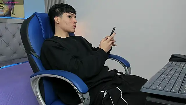 Snapshot of SamBlack_ chatting on 04.25.26 SamBlack online show from 04.25.26