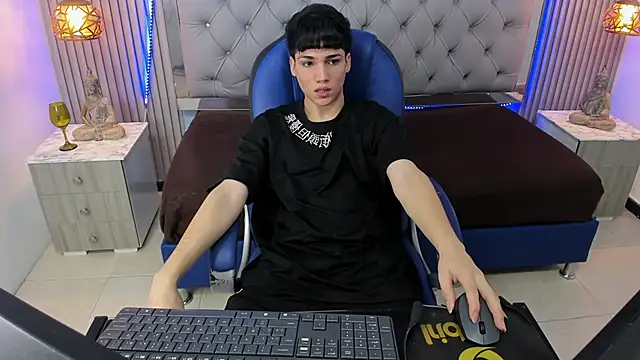 Snapshot of SamBlack_ chatting on 04.27.26 SamBlack online show from 04.27.26