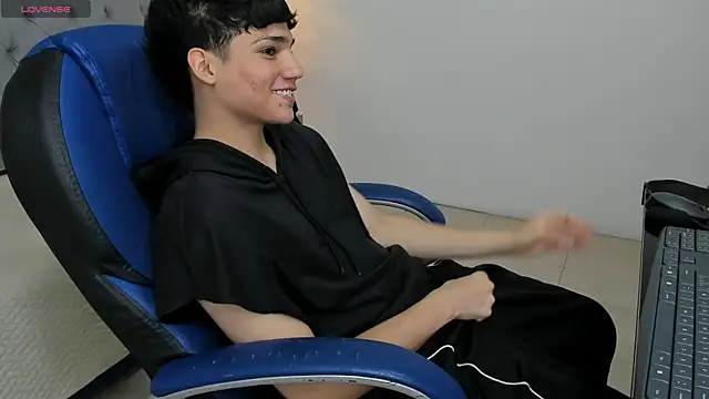 Snapshot of SamBlack_ chatting on 04.29.26 SamBlack online show from 04.29.26