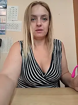 Snapshot of Ami_Foxy chatting on 08.05.26 Ami Foxy online show from 08.05.26
