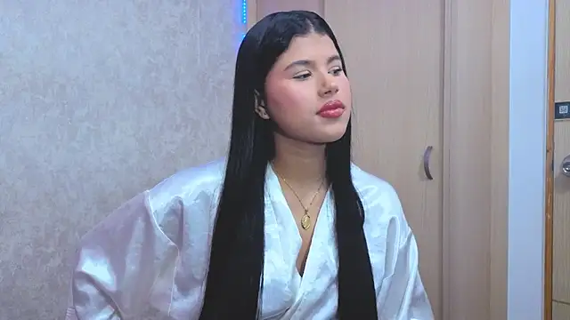 Snapshot of yulissa_girls chatting on 04.19.26 yulissa girls online show from 04.19.26