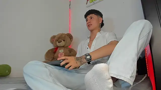 Mateo Escobar online show from 11.13.25