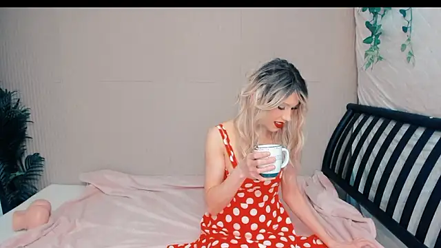 Snapshot of Mia_Miss_Sensual chatting on 02.25.26 Mia Miss Sensual online show from 02.25.26