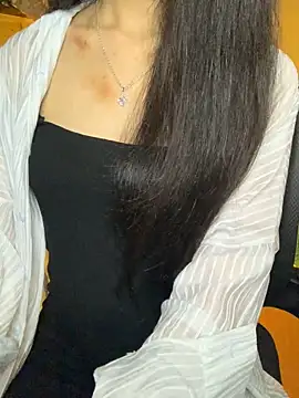 Snapshot of Nhinhi18 chatting on 10.20.25 Nhinhi18 online show from 10.20.25