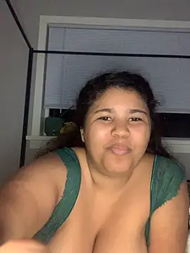 Snapshot of KittyCow chatting on 10.16.25 KittyCow online show from 10.16.25