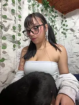 Snapshot of Maddy_w chatting on 05.17.26 Maddy w online show from 05.17.26