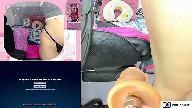 Snapshot of demi_chan chatting on 11.21.25 demi chan online show from 11.21.25