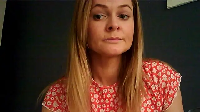 Snapshot of Ginger-bb chatting on 10.15.25 Ginger-bb online show from 10.15.25