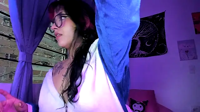 Snapshot of Sweet_mim_ chatting on 09.21.25 Sweet mim online show from 09.21.25