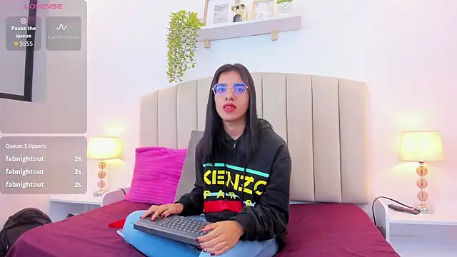 Snapshot of Rachel_Donnelly chatting on 09.27.25 Rachel Donnelly online show from 09.27.25