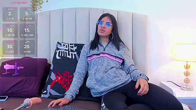 Snapshot of Rachel_Donnelly chatting on 09.30.25 Rachel Donnelly online show from 09.30.25