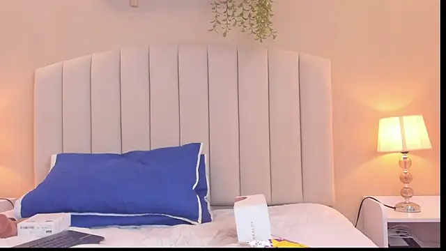 Snapshot of Rachel_Donnelly chatting on 12.20.25 Rachel Donnelly online show from 12.20.25