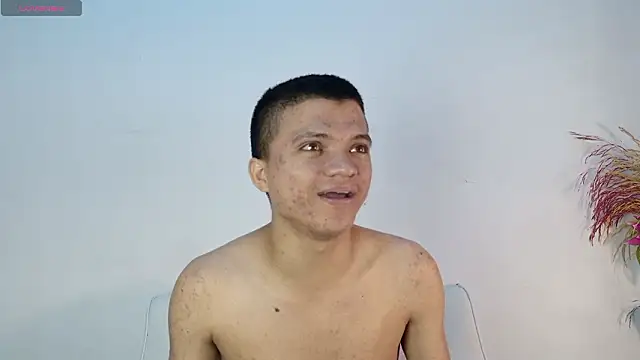 Snapshot of aly_n_sebas chatting on 02.25.26 aly n sebas online show from 02.25.26