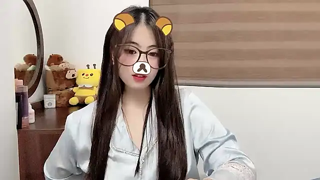 Snapshot of Amelia-babee chatting on 11.10.25 Amelia-babee online show from 11.10.25