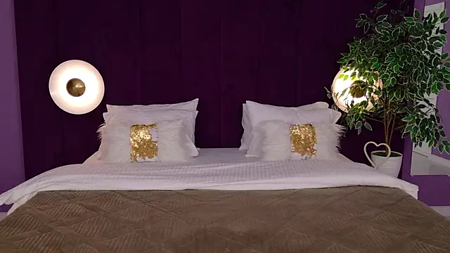 NoraHaynes online show from 11.17.25