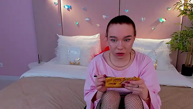 NoraHaynes online show from 02.08.26