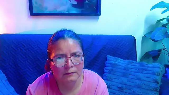 Snapshot of Linda_banks_ chatting on 05.06.26 Linda banks online show from 05.06.26