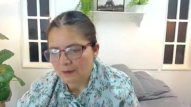 Snapshot of Linda_banks_ chatting on 05.24.26 Linda banks online show from 05.24.26