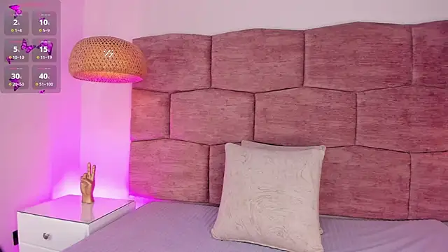 dani velvet online show from 11.08.25