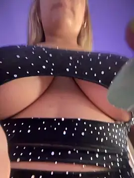 Snapshot of ChannelConnor_ chatting on 09.19.25 ChannelConnor  online show from 09.19.25