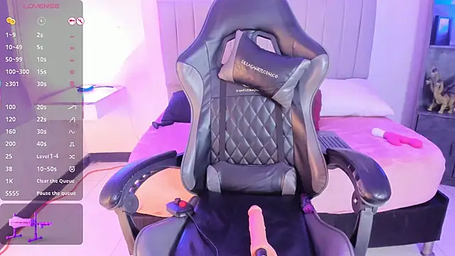 Snapshot of Scarlett21__ chatting on 12.13.25 Scarlett21 online show from 12.13.25