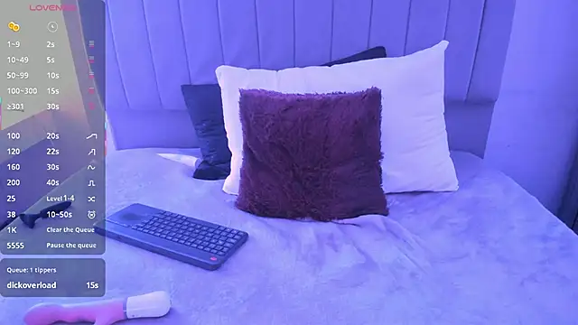 Snapshot of Scarlett21__ chatting on 12.14.25 Scarlett21 online show from 12.14.25