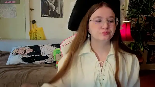 Snapshot of Sienna-Cow chatting on 09.23.25 Sienna-Cow online show from 09.23.25