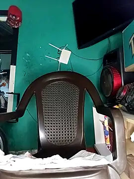 Snapshot of hotmom33 chatting on 09.16.25 hotmom33 online show from 09.16.25