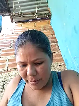 Snapshot of hotmom33 chatting on 10.26.25 hotmom33 online show from 10.26.25